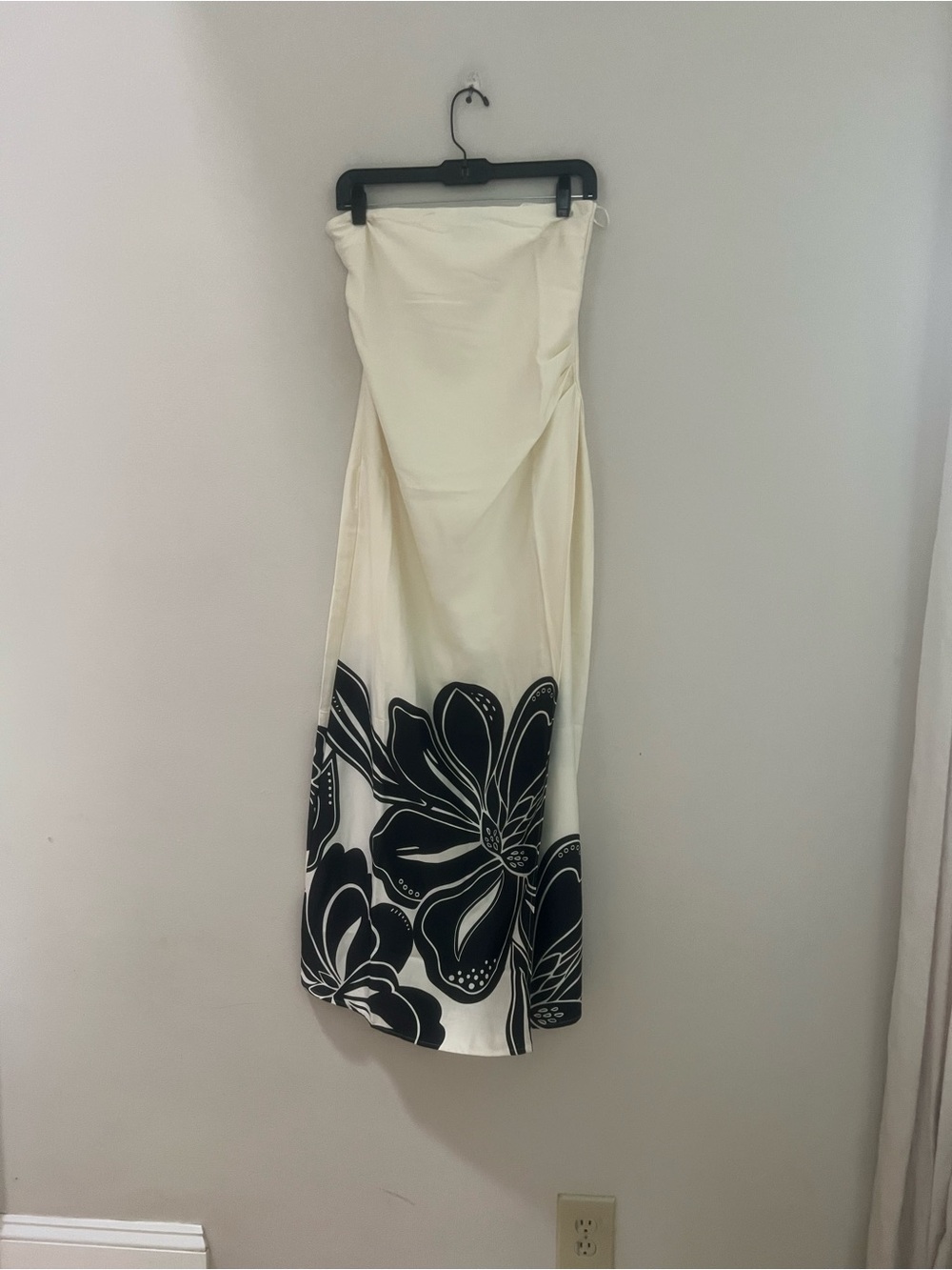 House of Harlow 1960 Strapless Cream Maxi Dress with Black Floral Hem - Picture 2 of 9